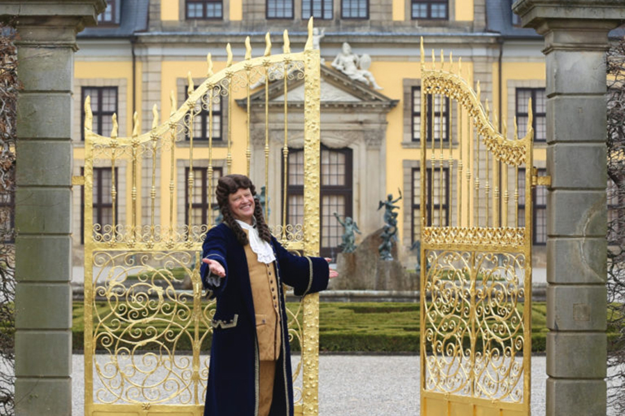 Geheimrat Leibniz begrüßt am Goldenen Tor